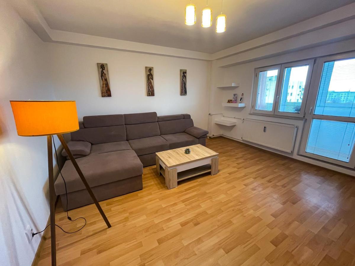 National Arena Mega Mall Elana Apartment *
