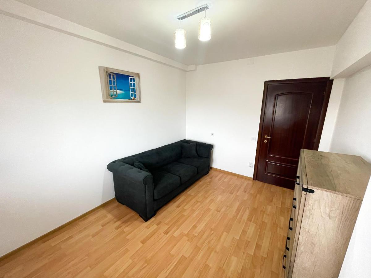 National Arena Mega Mall Elana Apartment *